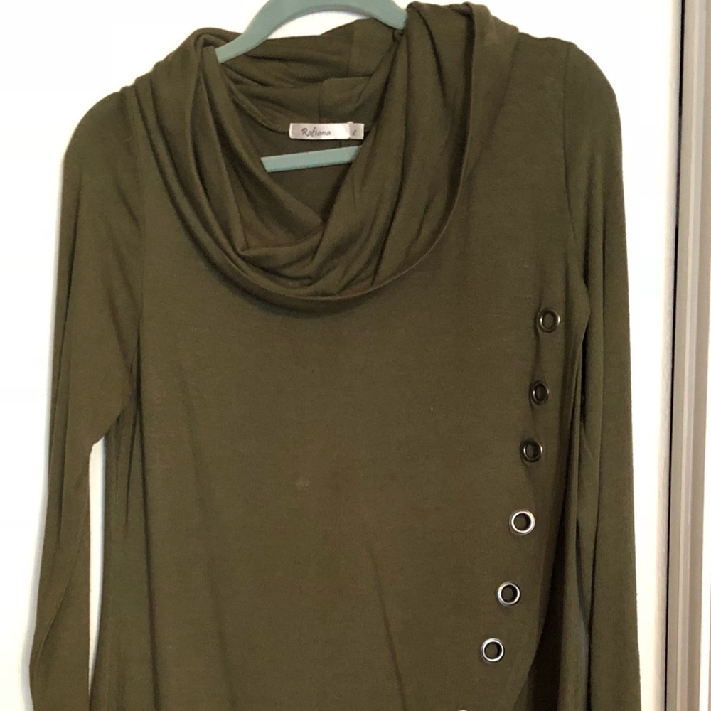 Fashionable Turtleneck with Metal Ring Details